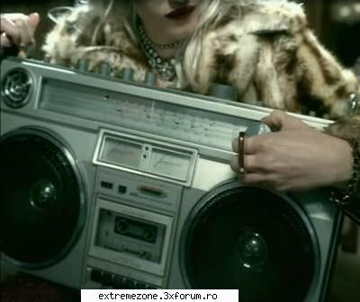 Gwen Stefani - No Doubt - videography...fm.ro - No Doubt - Underneath It All.avi - VIDEOCLIPS FREE DOWNLOAD