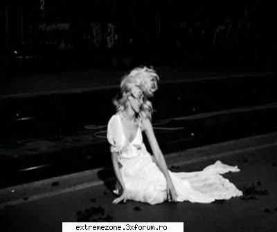 Gwen Stefani - No Doubt - videography...fm.ro - Gwen Stefani - Early Winter.avi - VIDEOCLIPS FREE DOWNLOAD